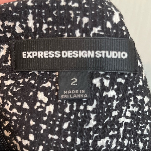 Beautiful Black & White Pencil Skirt w/ pocket in front and slit in back. - Picture 6 of 6